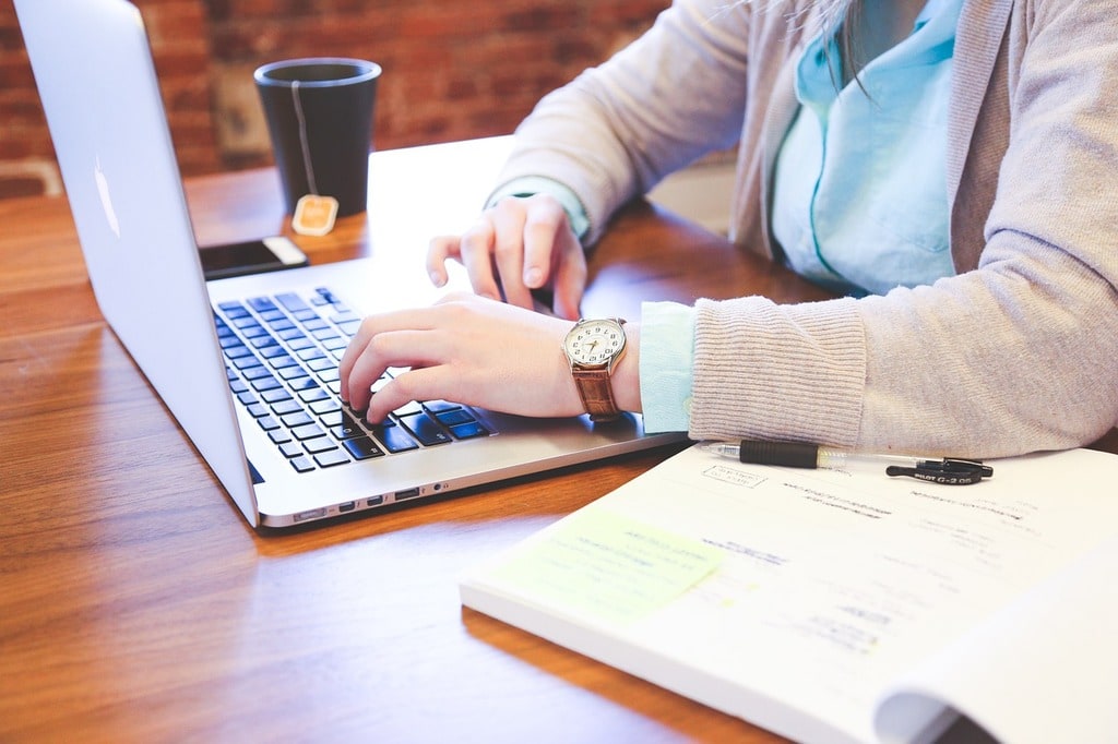 Améliorez la gestion des présences avec un logiciel pour pointeuse horaire